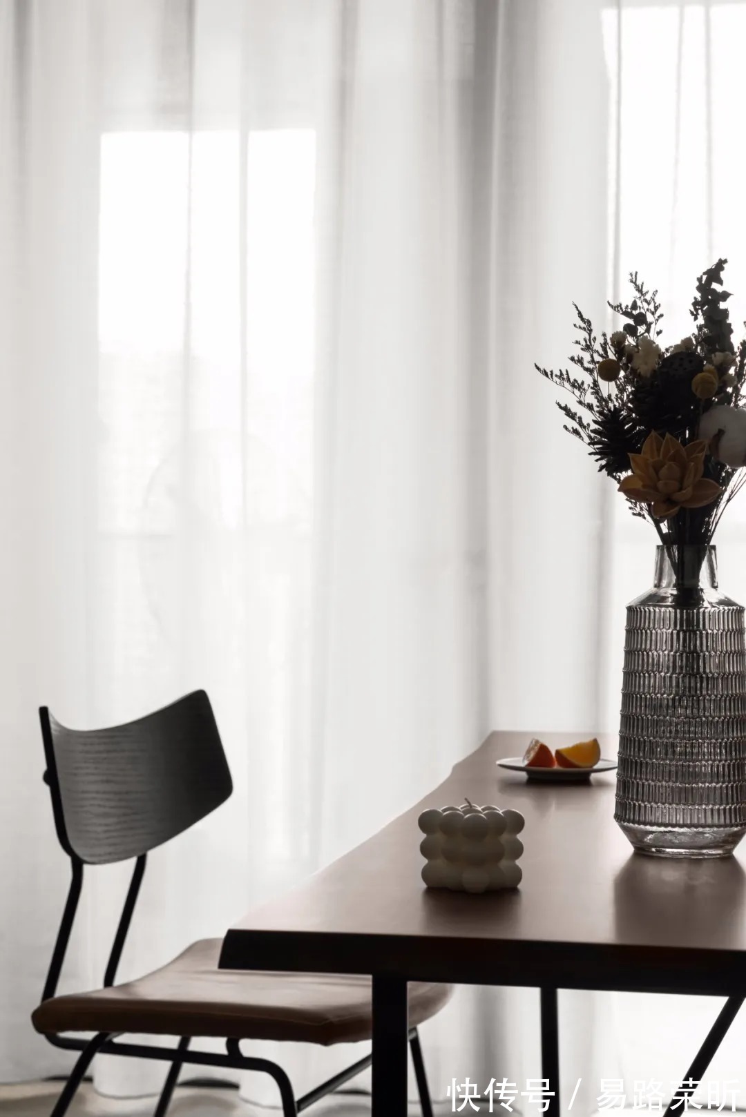 住所|把屋主中意的颜色通通搬到家中,塑造出一个时尚又颇具复古气息的高级感住所