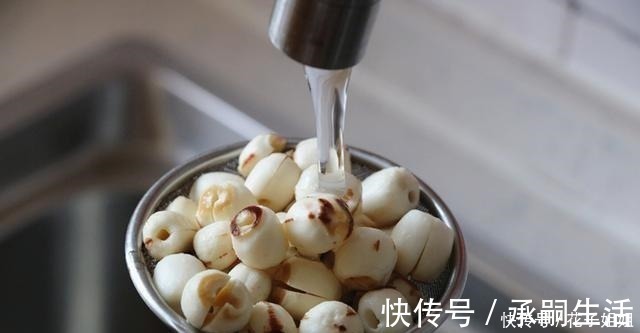 白莲子|80岁奶奶吃了30年莲子,教我正确做法,不煲汤不煮粥,做法很简单!