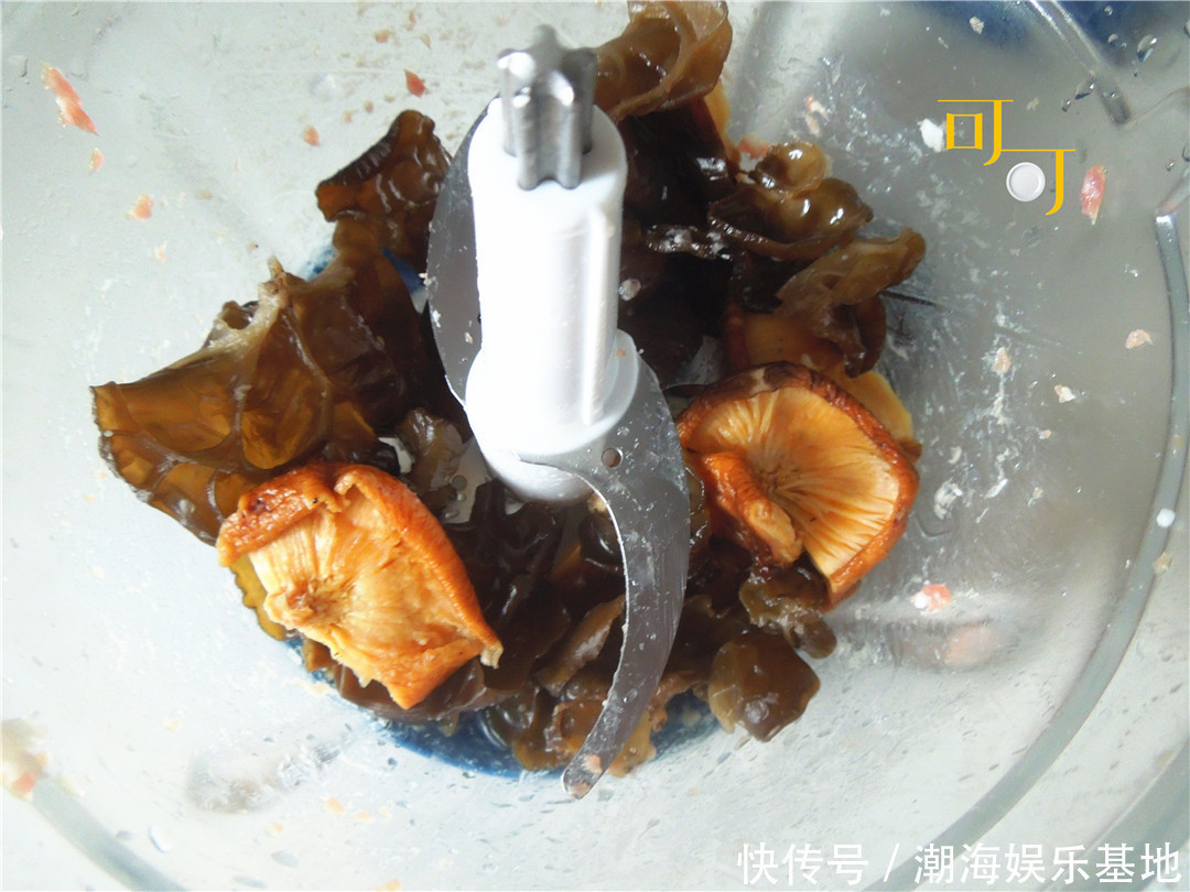 包饺子|出门前给老公准备的三鲜馅饺子，煮着吃煎着吃都可以，太方便