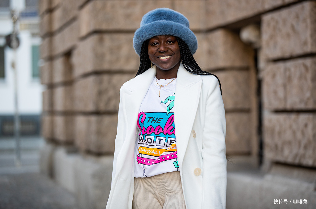 棕色|皮肤黑该怎么穿搭配,超显美感!