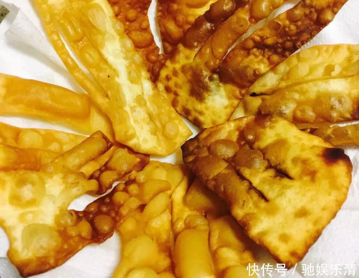 煎饼果子里的薄脆做法，单吃也好吃，又香又脆，做法很简单
