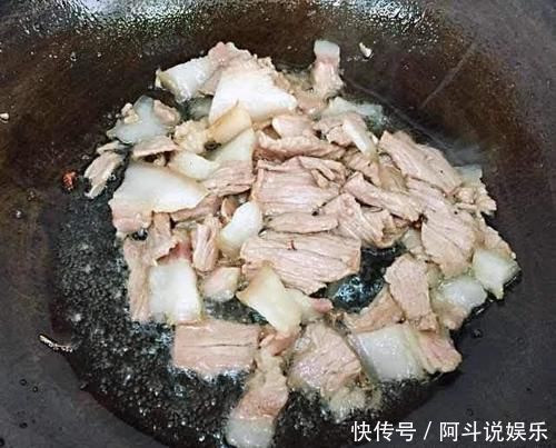 炒菜|炒菜时老是粘锅怎么办？大厨教你这一招，保证以后再也不粘锅了！