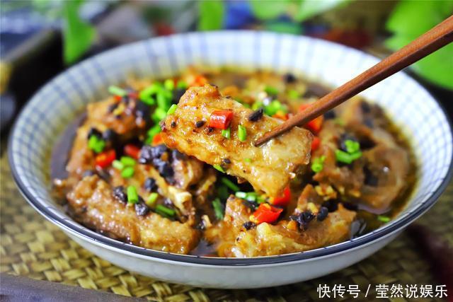 排骨不煮不炖不炸，教你秘制做法，嫩滑多汁入味，好吃不上火