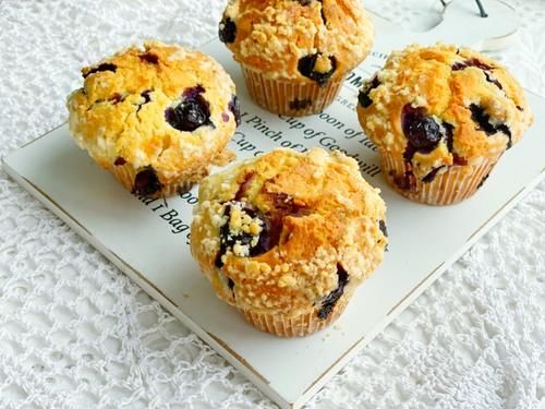 美味|10分钟搞定,爆浆蓝莓麦芬蛋糕,外酥里软又美味,秒杀蛋糕店