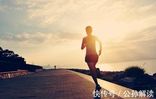 饱腹感|57岁阿姨每天做5件事,失眠慢慢好,精神饱满,她的方法或可借鉴