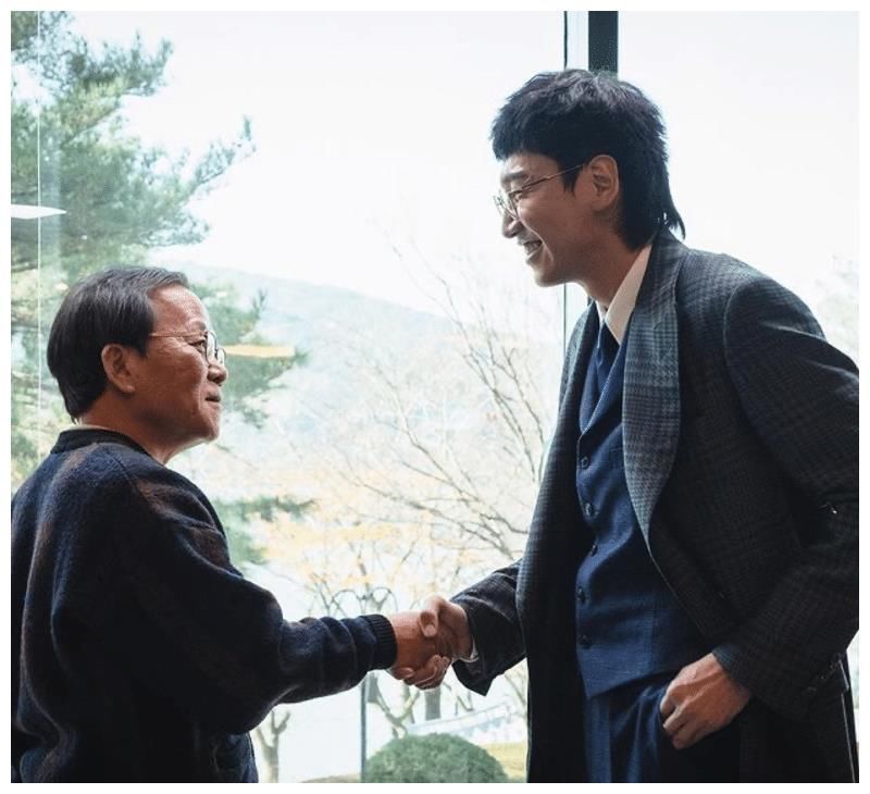 金鐘國|李光洙不跑了，1米92的長頸鹿受傷了，活了11年的綜藝節(jié)目真老了