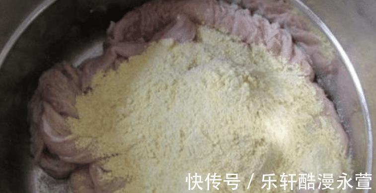 清洗猪大肠有妙招，巧加“两个料”，洗得快又干净，猪大肠不臭了