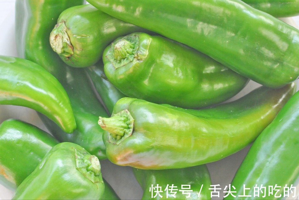 入味|做虎皮青椒，万不能直接倒油，提前多做1步，起皮还入味，真下饭