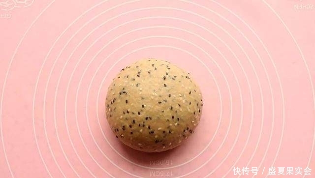  手机|看手机就可以啃得很享受的一款面包，约吗？