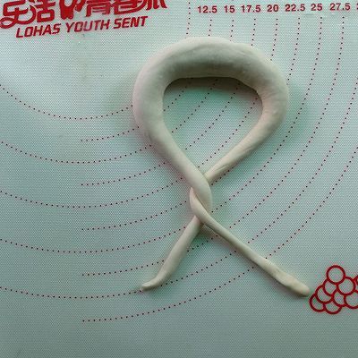 高颜值爱心碱水面包