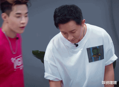 一起火锅|刘宪华吃王一博的醋？张艺兴不想当“宝贝”却只能委屈认领，表情太好笑