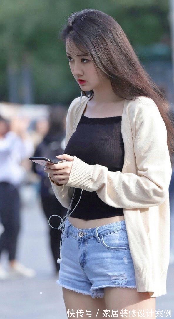 小姐姐 紧身的打底裤只有自信的小姐姐才敢穿,时尚休闲又百搭,风靡街头!
