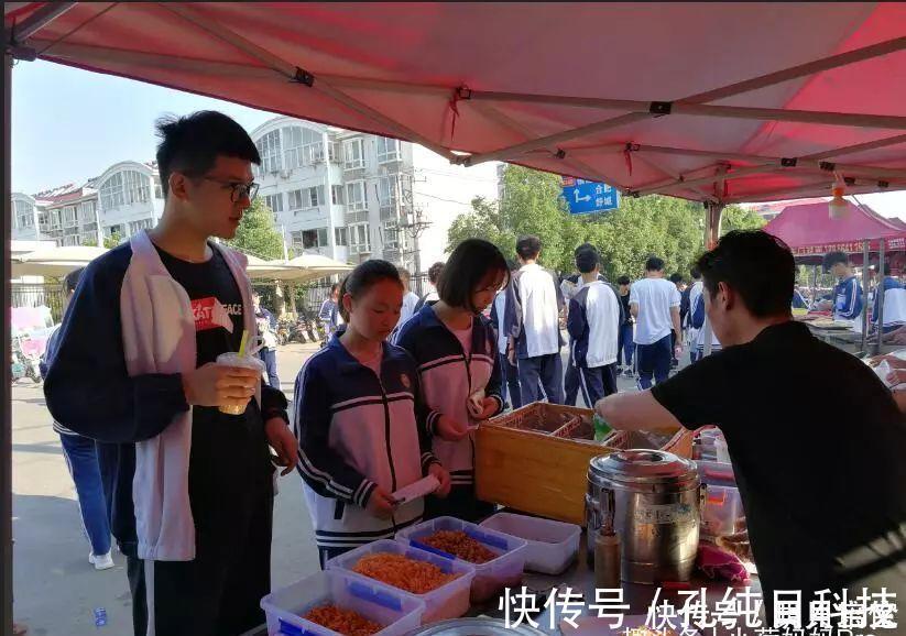 作业|孩子写作业时突然肚子疼,送去医院后,却在其体内发现一团“胶”