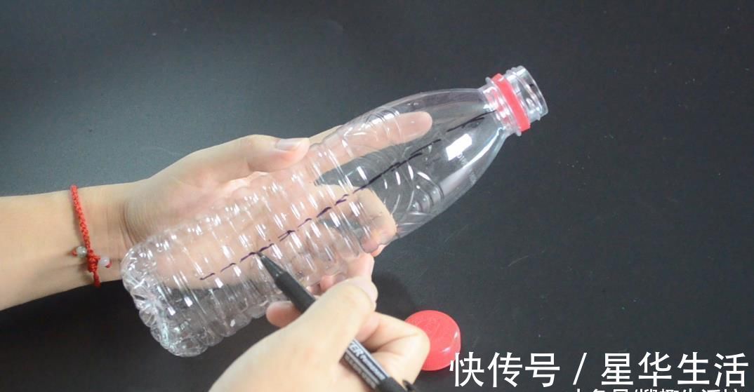 把毛巾塞进矿泉水瓶, 解决了一大堆人出游遇到的难题, 赶紧试一试