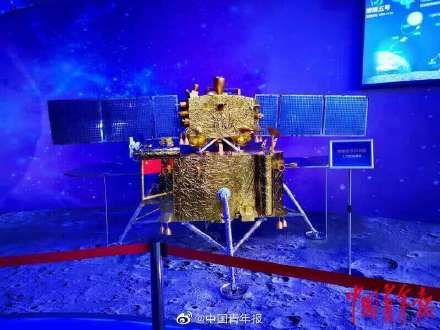 嫦娥五号实物“集体”亮相南京：月壤、返回舱、降落伞、封装罐