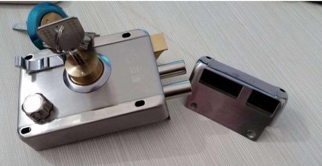 质量|开发商配套的房门要换掉吗很多人开始纠结，最终大部分还是做错