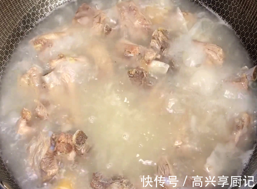 砂锅|春季,做海带排骨汤,要记住“3开3落”,把营养给“煮”出来