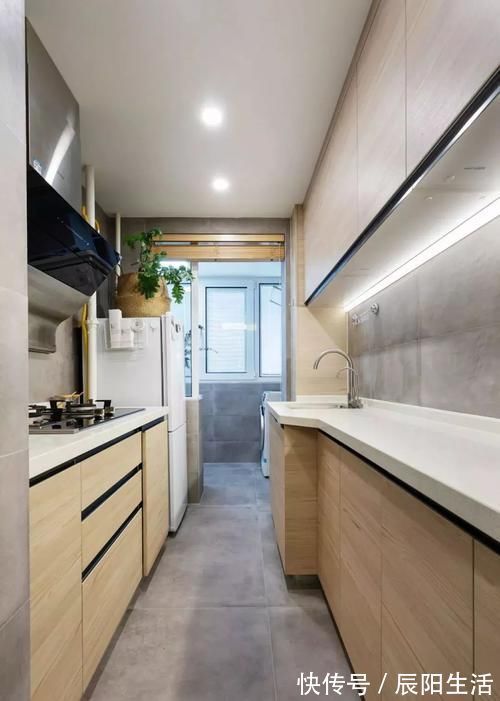 衣帽间|47平小一居,舍弃客厅,阳台装浴缸,整个家更实用!