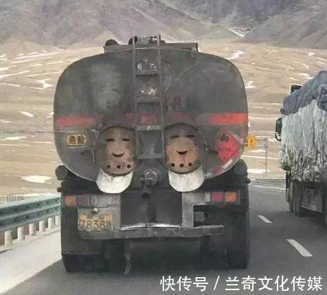 |搞笑趣图段子:女儿太美走路都能收到花,父亲辞职做贴身保镖