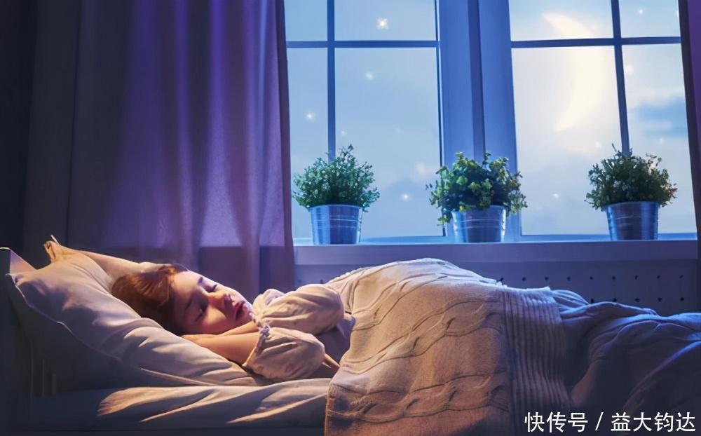 衣服|冬天再冷也别让孩子这样睡觉,不仅不保暖,还容易让孩子小病不断