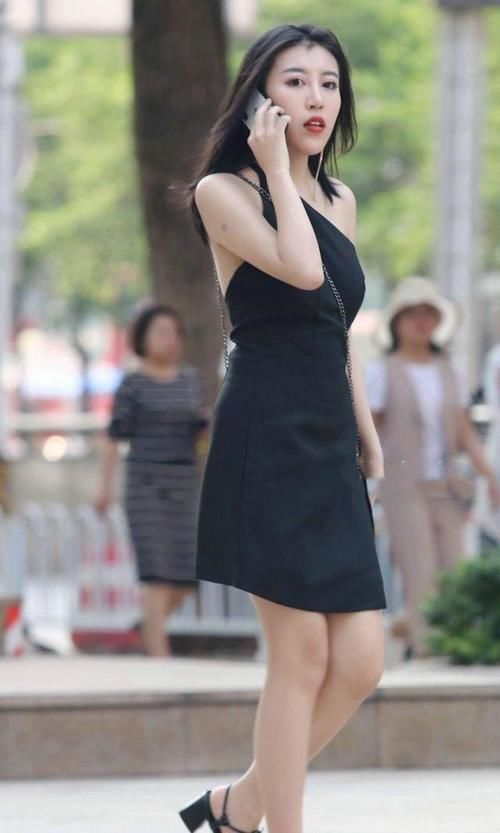 穿衣品位很重要，只要裙子选得好，怎么穿都很漂亮