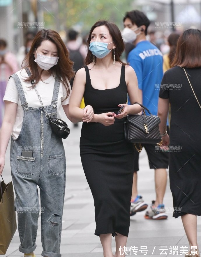 贵妇姐姐太注重“形象”,选的裙子太窄,优雅的都“迈不开”腿了