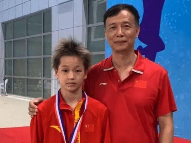 天才少女|家里摆2大桌迎接全红婵!红姐和家人其乐融融,村民在门口围观