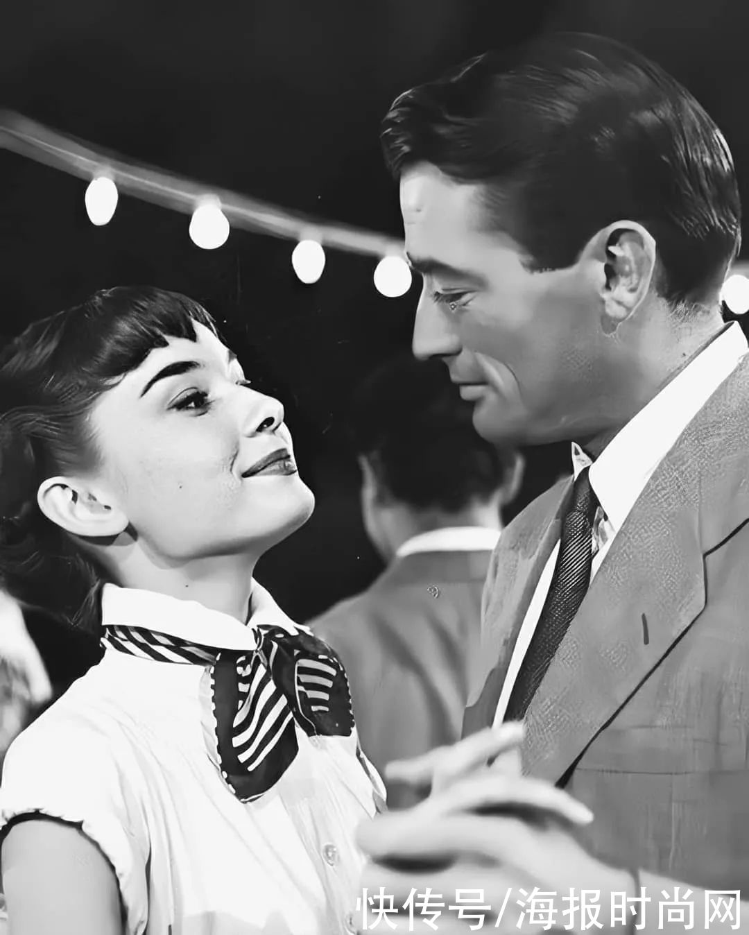 穿搭|教你美｜秋天的第一条丝巾，你会怎么系？