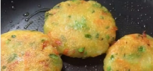 土豆饼|土豆新吃法,不用炒,不用炖,比烤肉还香,一定要做给最爱的人吃