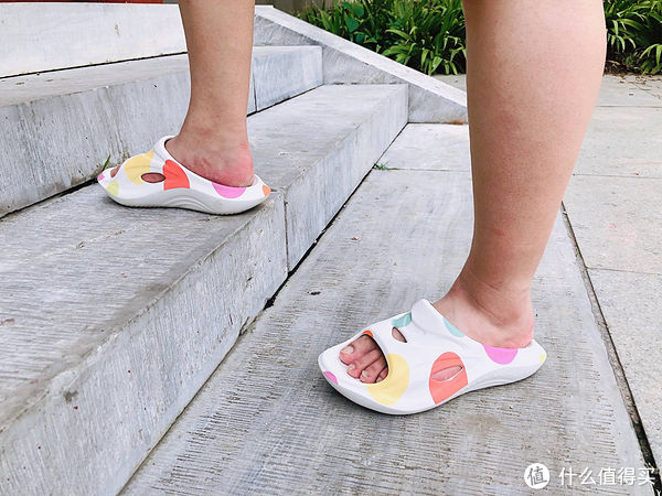 ev生活好物 篇二:咕咚运动舒缓拖鞋太适合运动后穿了,穿上,整个身心得到放松