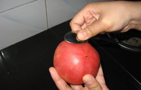 西红柿|不用水煮和火烤,西红柿这样去皮,又快又好简单还方便!