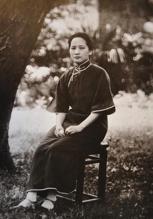 半生|17岁嫁孙中山，有“民国国母”之誉，后主动提出离婚，孤独半生