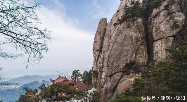 安徽一座名山，由11大景区组成，是首批国家重点风景名胜区