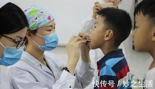 检查|“你嘴巴好臭”,孩子因嘴臭被欺负,送医检查后取出的颗粒确实臭