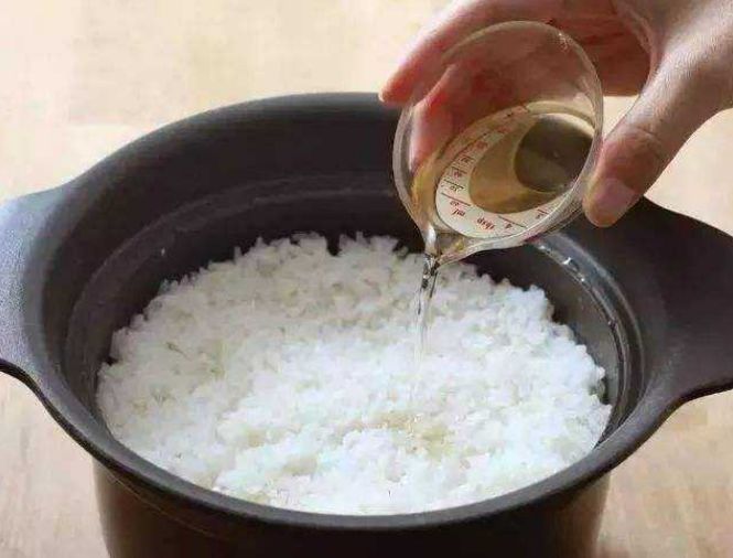蒸米饭，别直接加水蒸！做好3点，颗粒分明，又香又软，还不粘锅
