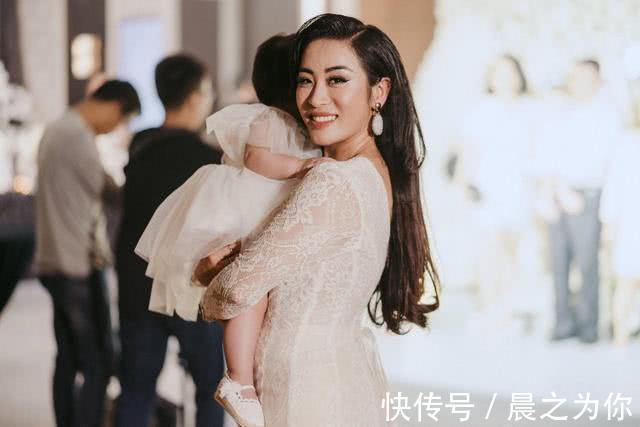 臀部|越南健身模特，130斤微胖身材，越看越美！3个动作练出同款身材