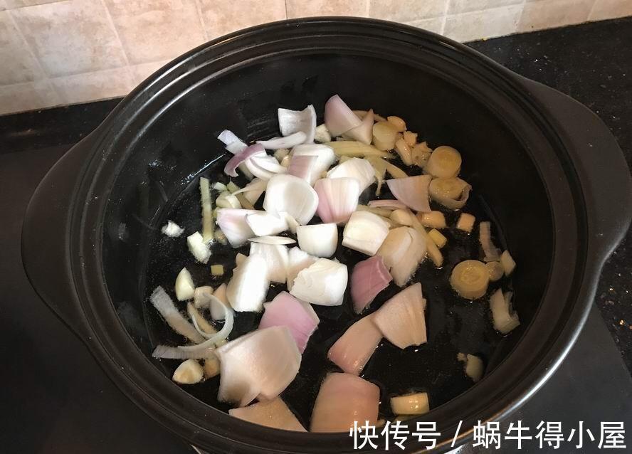 砂锅鱿鱼|口味丰富的砂锅鱿鱼，制作简单，香气四溢