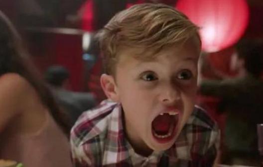 做法|熊孩子将火锅汤溅路人一身,宝妈做法与寻常不同,还获网友支持