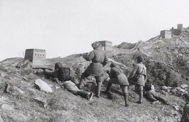 彭德怀|抗美援朝第一仗,彭德怀抢过电话:吃上肉包子没有?邓岳:吃撑了