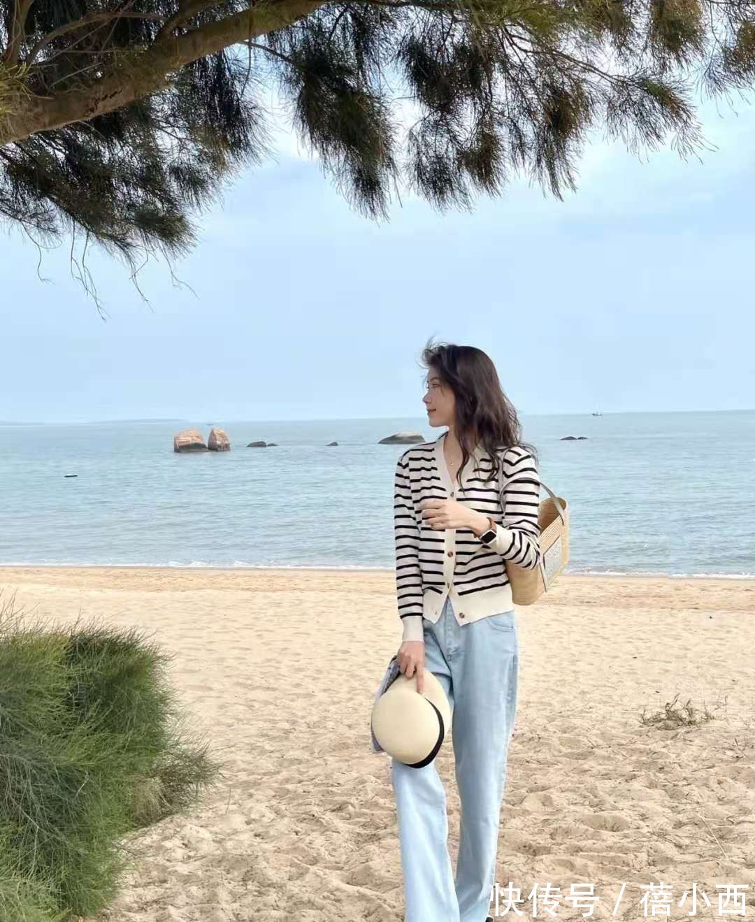 条纹|女人不管多少岁,学会这样搭配“针织衫”,时髦、优雅告别老气