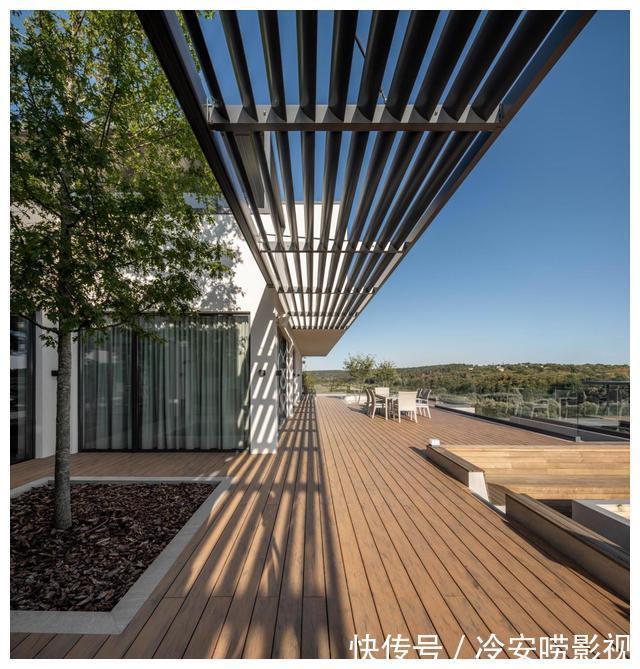 游泳池|夫妻逃离城市，自建1250㎡现代风格住宅，这场面令人叹为观止