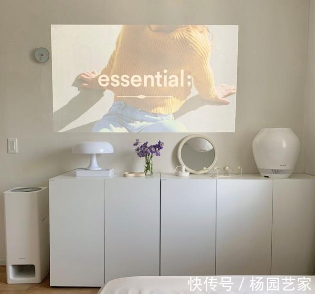 格栅板|别人不要的一楼被她买了,大白墙极简“穷装”后,家反而明亮舒适