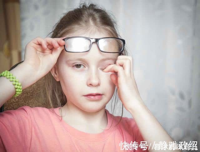 睡眠时间|不让玩手机,就不会近视?孩子4个用眼坏习惯,看书也能近视