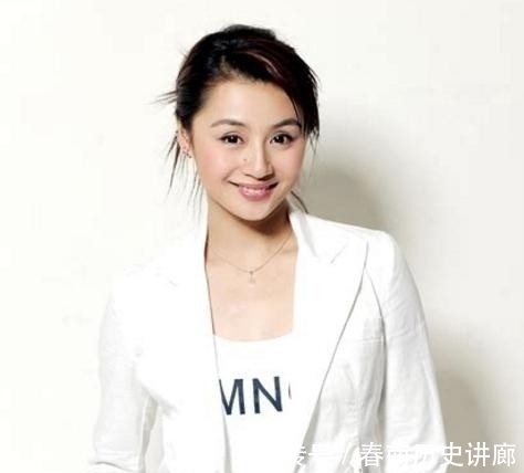 主持人|曹颖晒儿子当主持人的照片，长得眉清目秀，工作十几个小时强度高