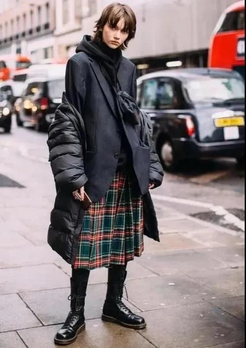 羽绒服烂大街还能穿出新花样！4个搭配奇招，美得与众不同！