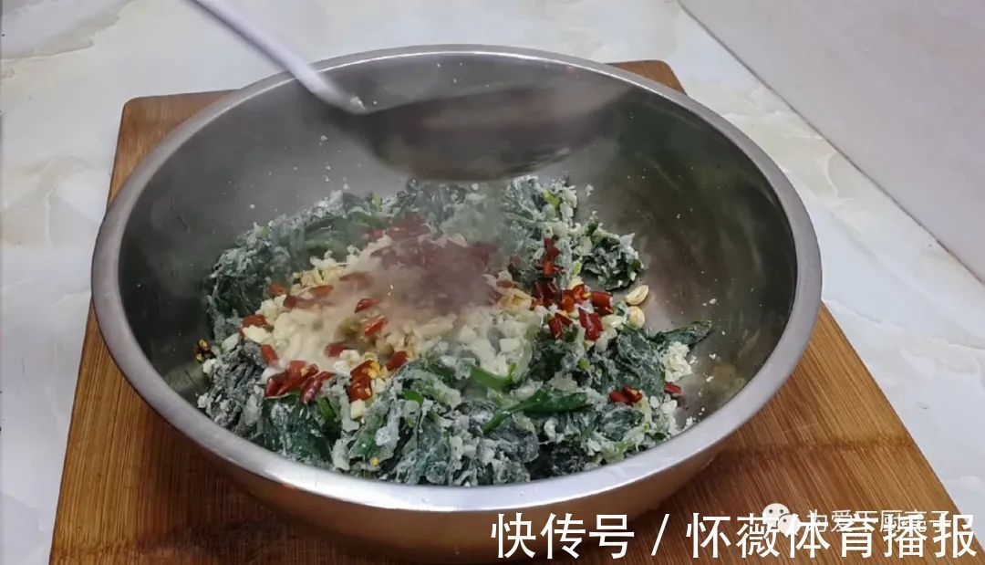 菠菜|这菠菜做法真香,不煮不炒不凉拌,既是菜又是饭,学会自己当老板