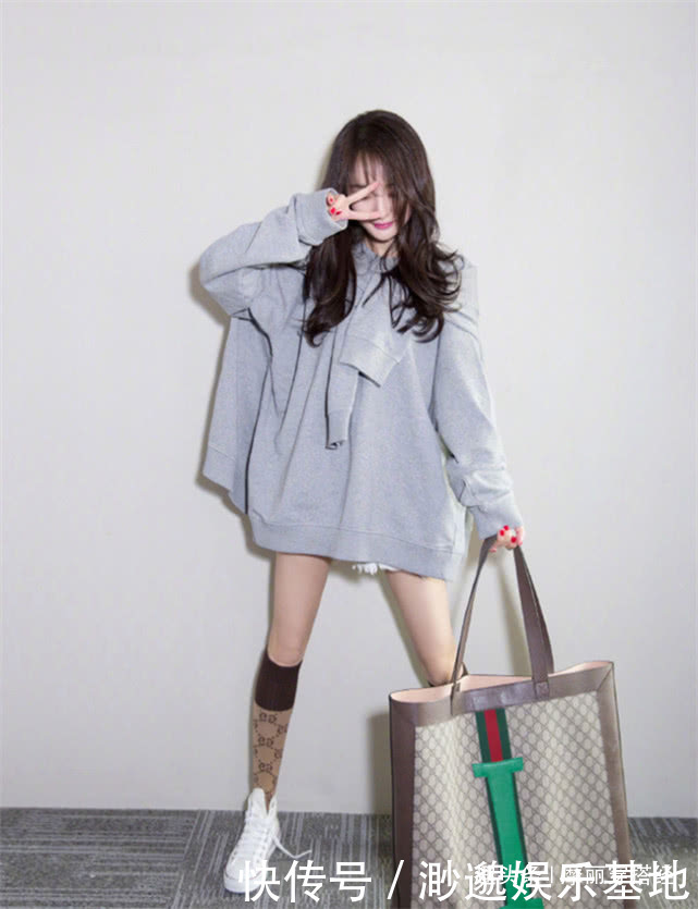 辣妈|减龄十足的白色帆布鞋才是夏季首选,轻松美回初恋,好生喜欢