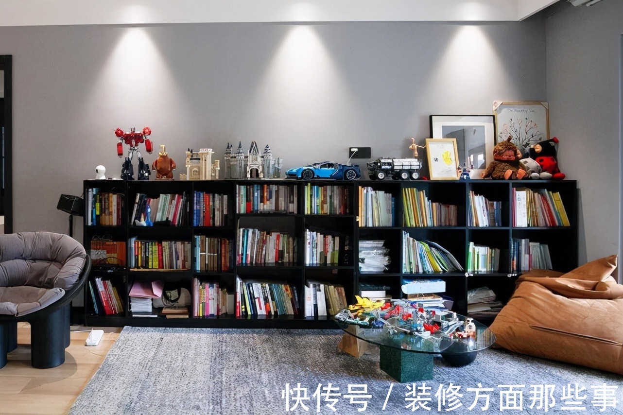 黑白灰|111平极简的黑白灰营造奢华氛围，几何拼接墙面高级又有设计感