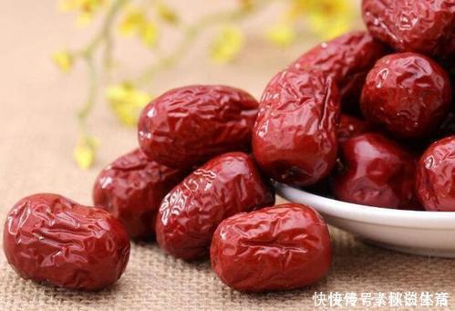 皱纹|脸上皮肤特别干?洗脸后的60秒很关键,学会3招,皮肤自然水嫩