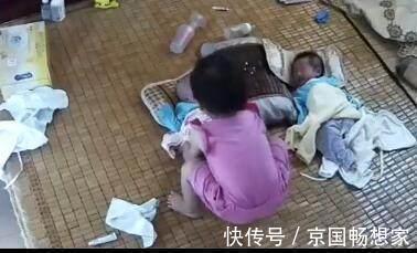 父母|3岁小姐姐帮忙哄双胞胎弟,等来的却是一记耳光,让人心拔凉拔凉